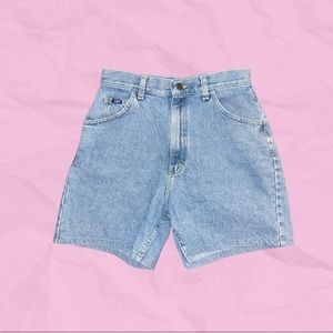 Vintage 90s LEE denim light wash high wasted shorts.